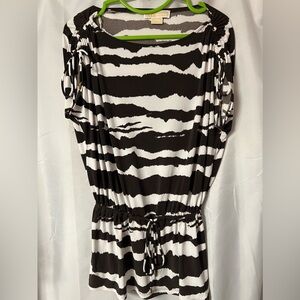 Michael Kors top. Ties at waist and tie accent at in shoulder. Size medium.